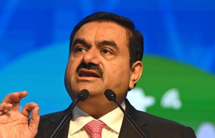 Der indische Tycoon Gautam Adani wird wegen Korruption in den USA angeklagt, seine Gruppe fällt an der Börse