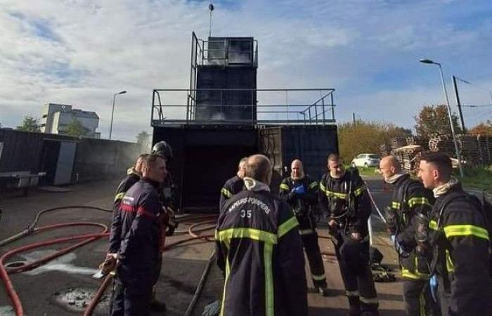 Mitarbeiter des SDIS von Ille-et-Vilaine treffen ihre Kollegen vom SDIS der Ardennen zu einem Erfahrungsaustausch über betriebliche Lüftung in L’Hermitage