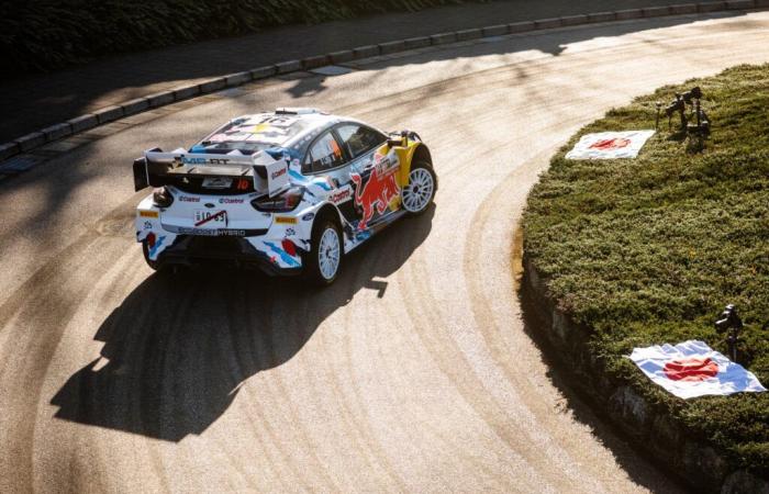 Fourmaux erleuchtet die Rallye Japan mit dem Sieg auf der ersten Etappe, während Mikkelsen vor einem Kraftstoffdrama steht