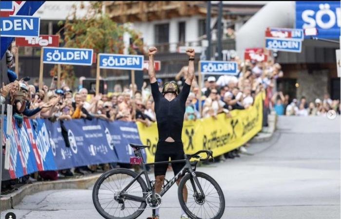 Ein Amateurradfahrer bricht den Rekord für die Besteigung eines legendären Passes in Italien