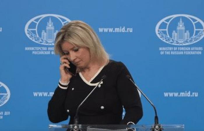 Der Sprecher der russischen Diplomatie rief mitten in einer Pressekonferenz dazu auf, den Abschuss einer ballistischen Rakete nicht zu kommentieren