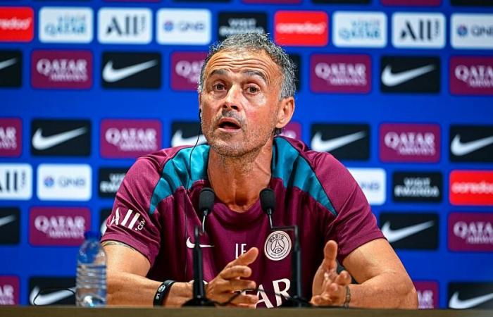 Luis Enrique in der Konferenz: Ramos, Mendes, Skriniar, Lee, Doué, Hakimi und Protokoll