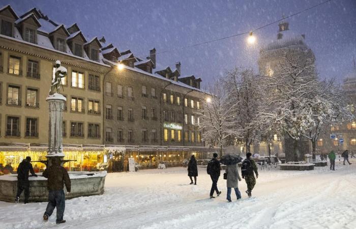 Der Schneefall im Flachland störte den Verkehr in der Romandie – rts.ch