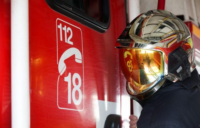 21 Fahrzeuge wurden bei dem heftigen Brand einer Garage, der begünstigten kriminellen Führung, völlig zerstört