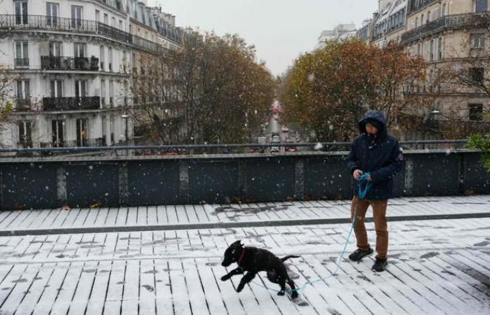 Die Pariser ziehen sich warm an, während der Winter in der französischen Hauptstadt Einzug hält