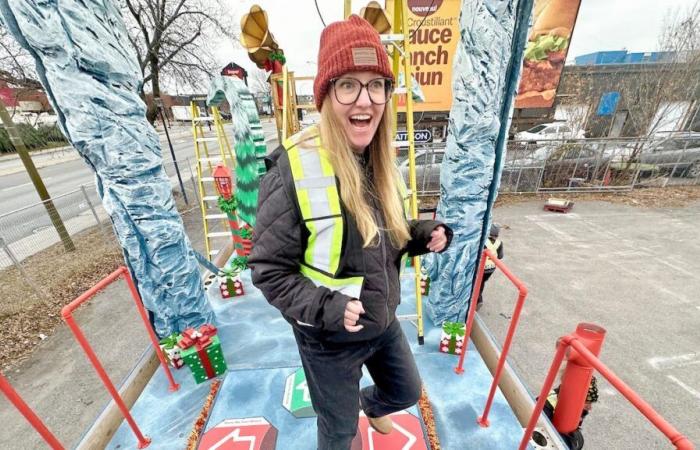 Hier ist der neue allegorische Wagen für die Weihnachtsmannparade in Montreal … und raten Sie, welcher Figur er dienen wird. (Hinweis: Er hat grünes Fell)