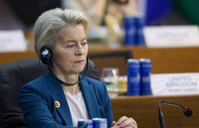 Ursula von der Leyen begleitete eine Passagierin auf ihrem Rückflug vom G20-Gipfel