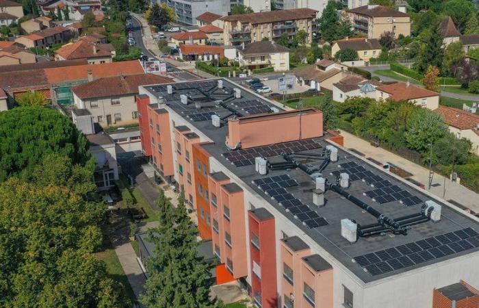 Cahors. Photovoltaik-Paneele in der Autonomieresidenz Les Pins