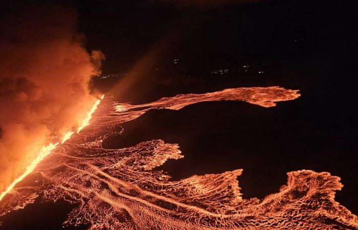 Vulkan bricht in Island aus, Nachbardorf evakuiert