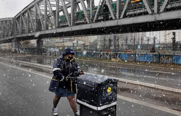 Die Pariser ziehen sich warm an, während der Winter in der französischen Hauptstadt Einzug hält