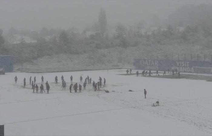 Am Eiffelturm, im Schloss Versailles… Bilder der Île-de-France unter dem Schnee