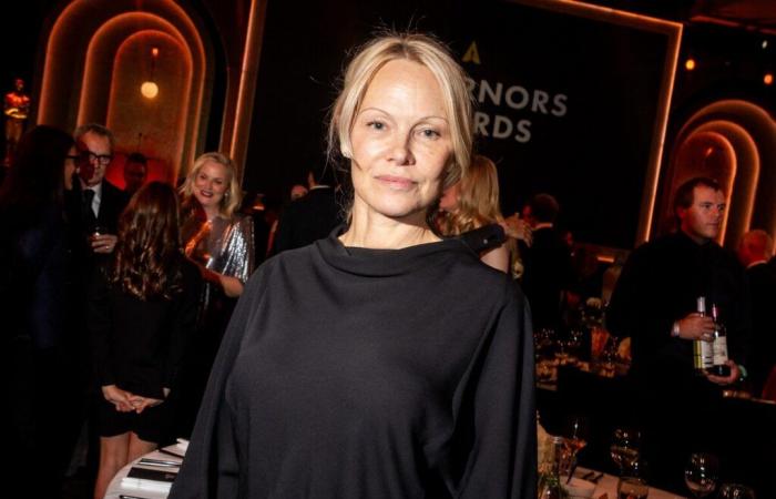 Pamela Anderson: „Eine Nonne im Ruhestand“, ihr neuer strenger Stil zieht nicht nur Fans an