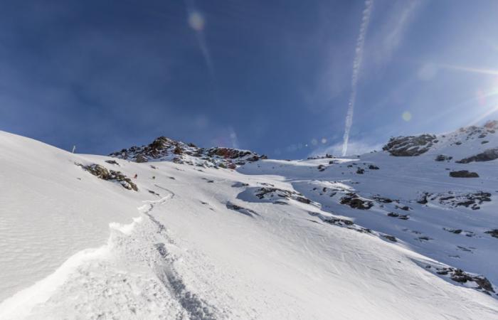 Drome. Die Abteilung stellte auf gelbes Schnee-Eis Wachsamkeit, 10 bis 20 cm erwartet auf den Reliefs