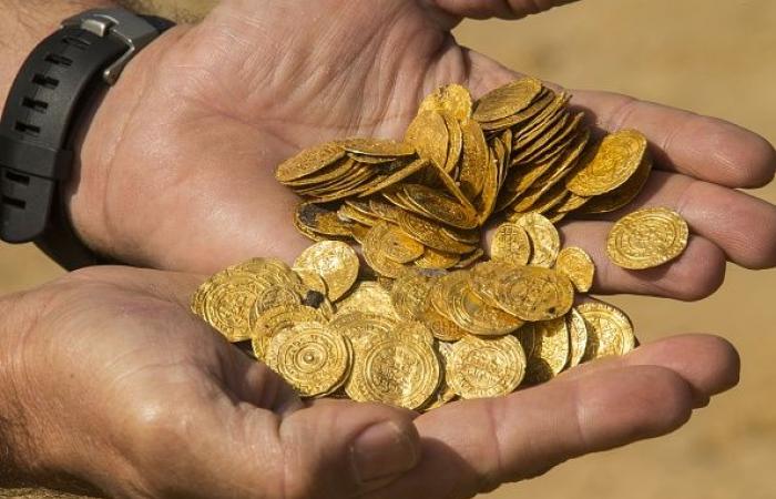 „Es ist wirklich unglaublich“: 30 Kilo Goldmünzen, entdeckt von einem Klempner auf der Baustelle einer Villa in Österreich