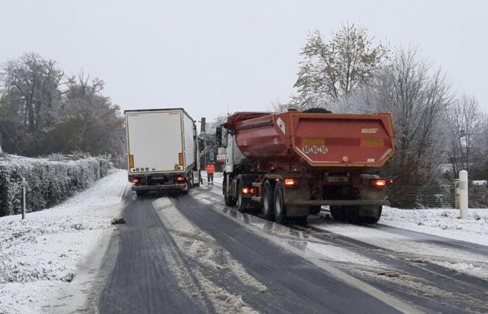 blockierte LKWs, Unfälle und schwieriger Verkehr auf den Straßen