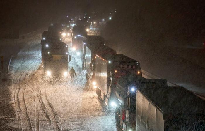 Wetter: Schnee sorgt für Unfälle und Flugverspätungen | News