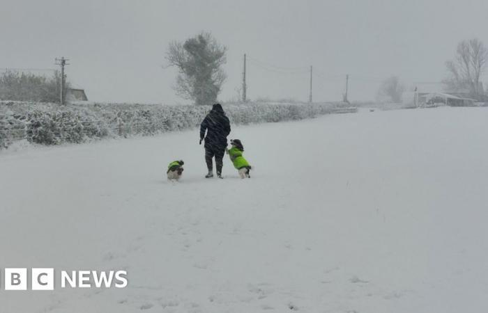 Schnee und Eis schließen Schulen, während Sturm Bert droht