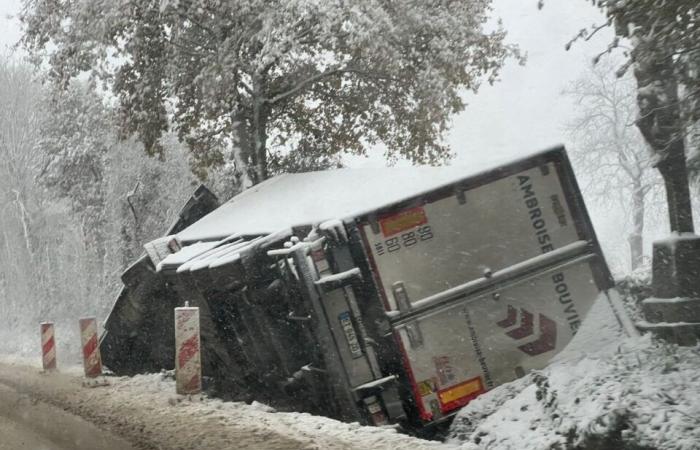 IN BILDERN. Das Land Flers erwacht unter dem Schnee: eine Weihnachtsdekoration