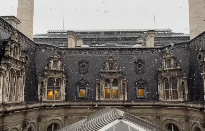 Am Eiffelturm, im Schloss Versailles… Bilder der Île-de-France unter dem Schnee