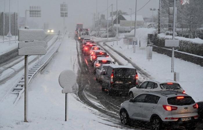 Sehr schwieriger Verkehr, vermeiden Sie es, die Straße zu nehmen, empfiehlt die Präfektur