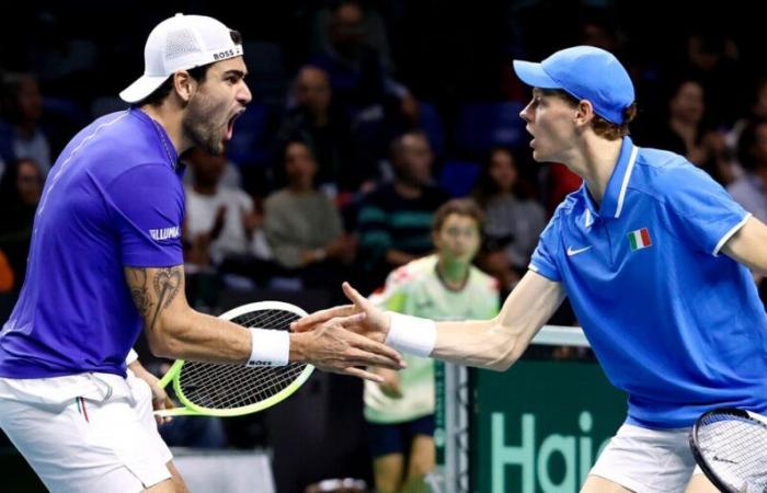 Sinner schlägt Italien mit Berrettini, es ist das Halbfinale: Argentinien ko im Doppel!