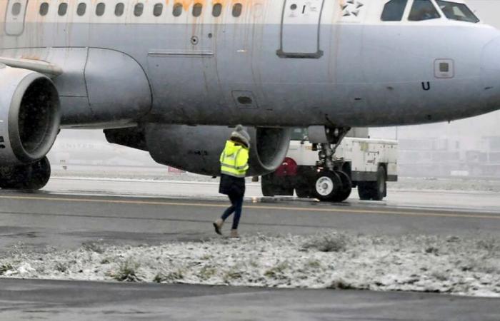 „Es ist erstaunlich“: Der Flughafen Brüssel steht wegen Schnee still, das Personal konnte … den Schneepflug nicht finden