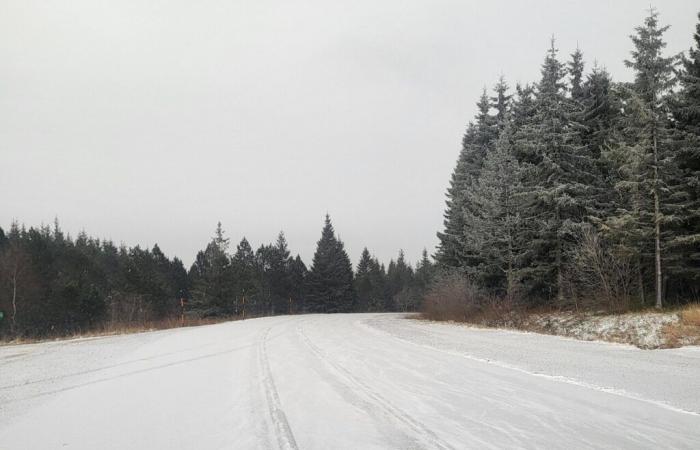 Okzitanien. Hier fällt der Schnee aus 500 Metern Höhe… und zwar den ganzen Tag