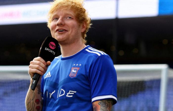 „Er rief ihn an, bevor er mit Taylor Swift auf die Bühne ging“: als Ed Sheeran einen Spieler für Ipswich rekrutiert