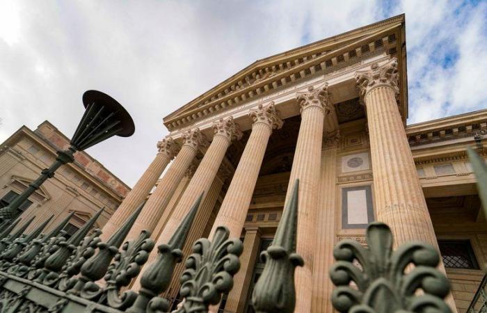 Streit zwischen „verlorenen Menschen“ auf einem Platz in Nîmes: Einem Fünfzigjährigen mit amputiertem Arm wird versuchter Mord vorgeworfen