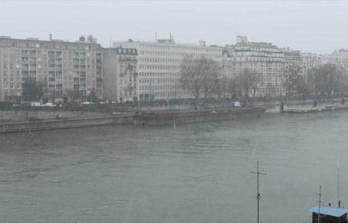 Am Eiffelturm, im Schloss Versailles… Bilder der Île-de-France unter dem Schnee