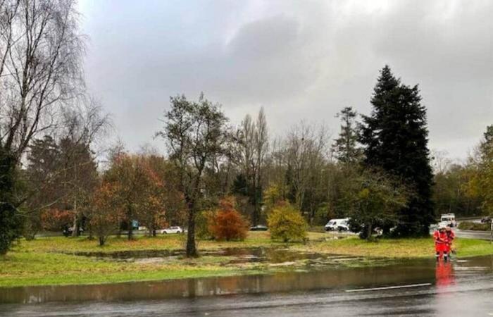 Starker Regen und heftiger Wind im Finistère: Straßen überflutet