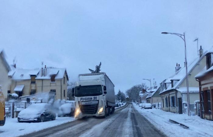 Auf den Straßen von Orne blockieren schwere Lastkraftwagen den Verkehr