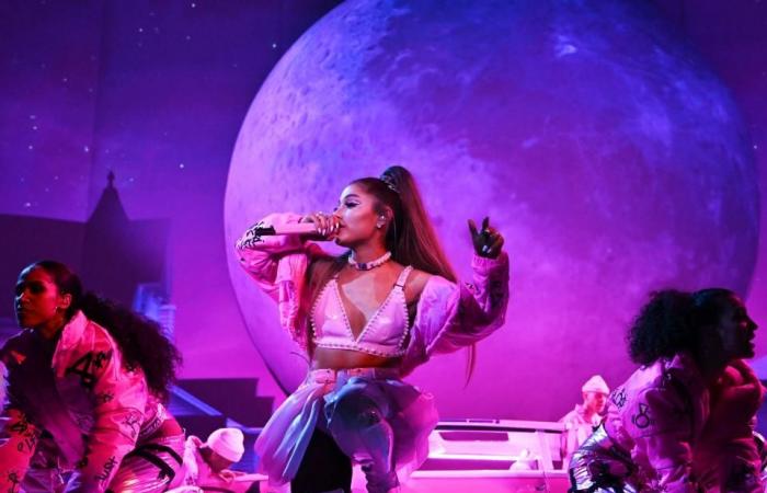 Wie Ariana Grande ihr Vermögen aufbaute, vom Broadway und Nickelodeon bis hin zu Hit-Alben und Filmen