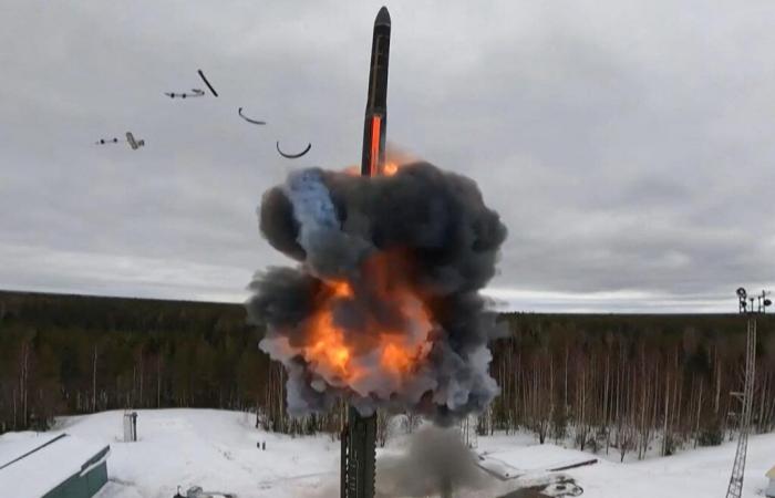 Durch den erstmaligen Abschuss einer ballistischen Mittelstreckenrakete auf die Ukraine übt Russland Druck auf den Westen aus