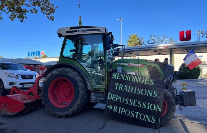 Wut der Bauern in Vaucluse: „Worte, aber keine Taten“, in Pertuis Blockade von Supermärkten durch 50 Traktoren