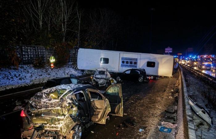 ein Bus beteiligt, fünf Personen in absoluter Not