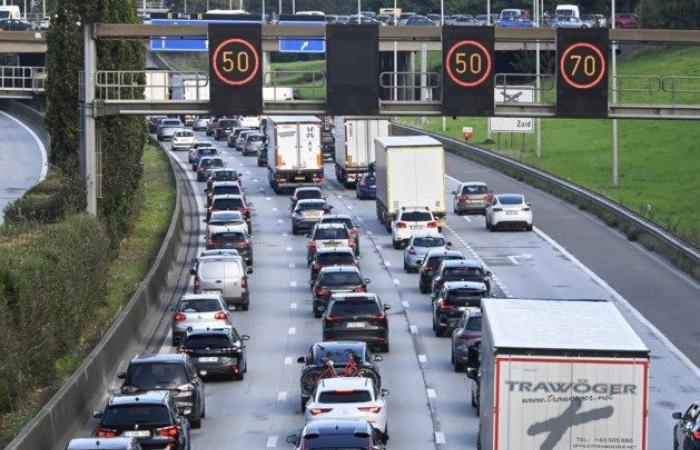 Es droht extrem starker abendlicher Berufsverkehr: Lange Staus wegen Notreparaturen auf der Antwerpener Ringstraße, Unfall auf der E17