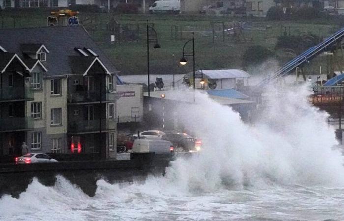 Met Éireann gibt in zwei Landkreisen eine rote Warnung vor starkem Regen aus