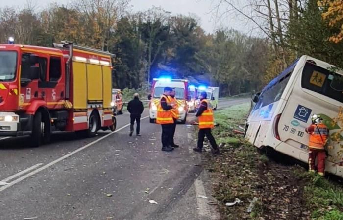 Ein Bus mit Schülern wurde in Senlis frontal von einem Auto angefahren