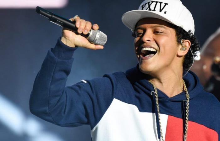 Bruno Mars und Rosé spielten zum ersten Mal ihren viralen Song „APT“.