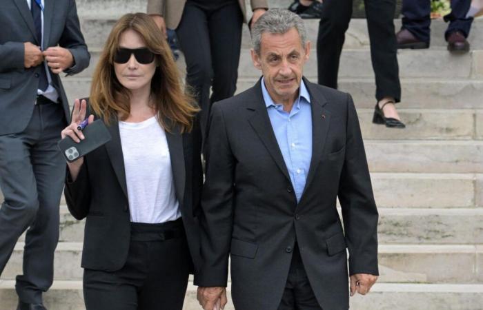 Bei den Ermittlungen zum Widerruf von Ziad Takieddine gibt Carla Bruni-Sarkozy zu, ein Telefon besessen zu haben, das die Polizei interessierte