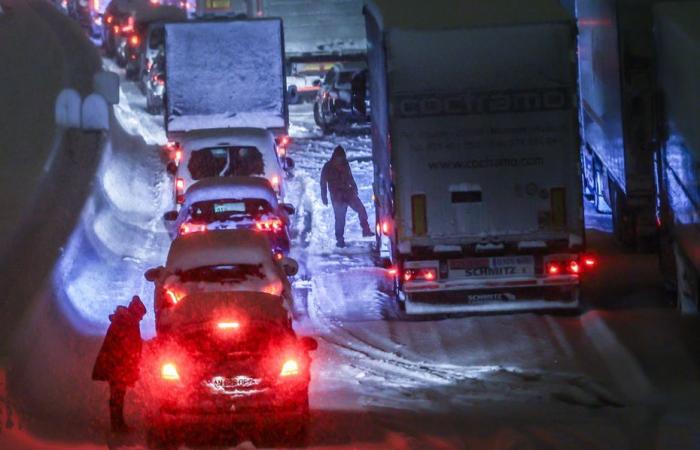 ERZÄHLUNG. „Apokalyptisch“, „10:30 Uhr im Auto, „sich selbst überlassen“ erzählen sie von ihrer langen Nacht auf der A36, gefangen im Schnee