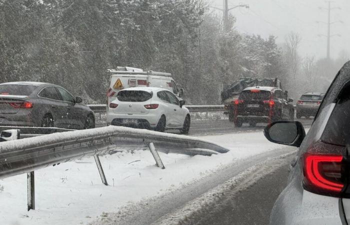 Ein Autofahrer erzählt von den Problemen, die der Schnee auf der A28 verursacht hat