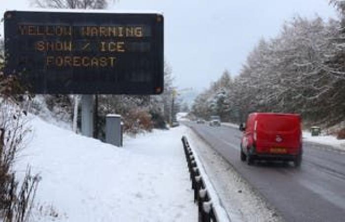 Schulen geschlossen, da das gefrorene Großbritannien mit Schnee bedeckt ist, bevor an diesem Wochenende eine Regenflut eintrifft – Wetter in Großbritannien live