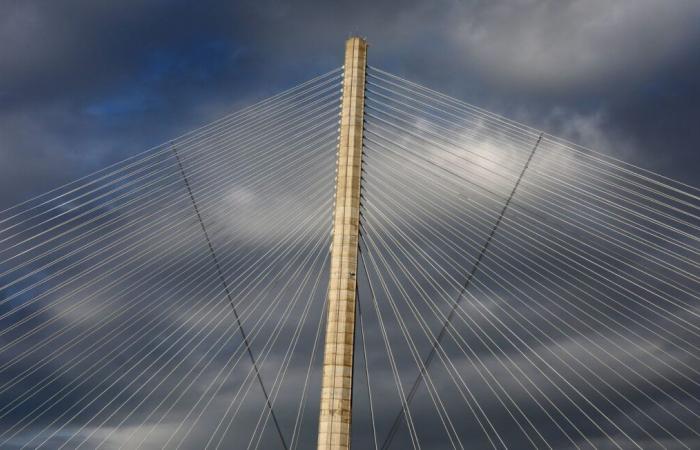 Ein Loch auf einer Brücke stört 20.000 Autofahrer auf der D60