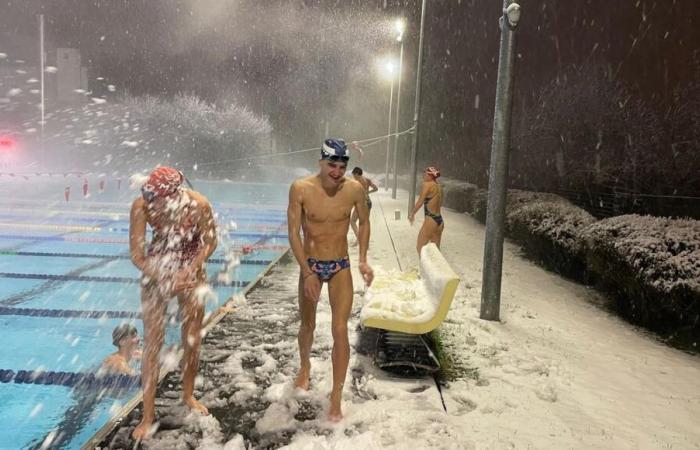 Schnee im Elsass: „Nordisches“ Bad und Schneeballschlacht für Schwimmer der Mulhouse Olympique Natation