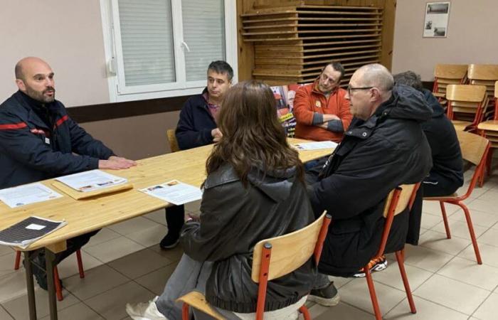 Champey-sur-Moselle. Die Notrufzentrale von Pont-à-Mousson reist vor Ort, um freiwillige Feuerwehrleute zu rekrutieren