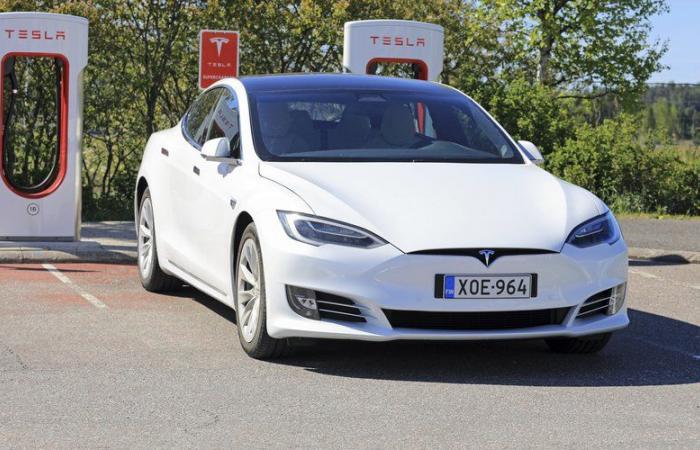 Dramatischer tödlicher Tesla-Unfall in Paris: Verantwortung des Fahrers bestätigt, auch Hersteller beschuldigt