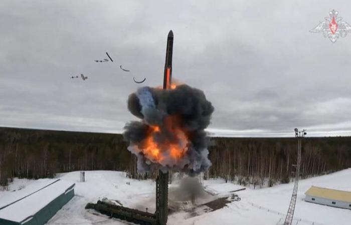 Durch den erstmaligen Abschuss einer ballistischen Mittelstreckenrakete auf die Ukraine übt Russland Druck auf den Westen aus