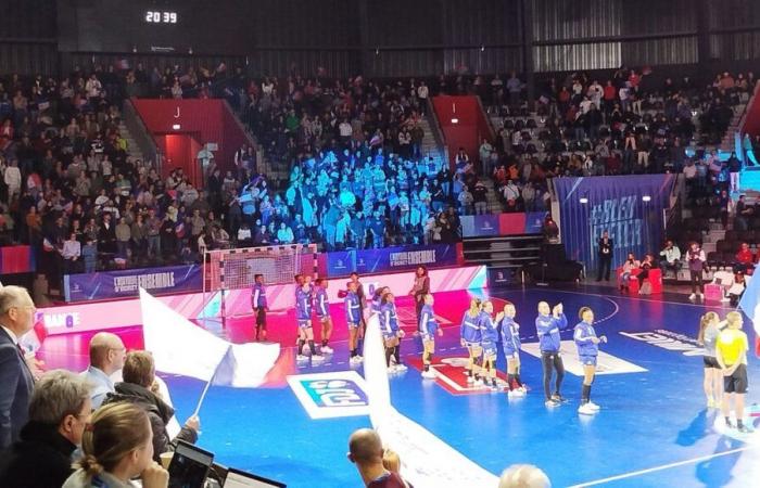 Handball: Die französische Damenmannschaft verliert in der Arena Saint-Étienne Métropole mit einem Punkt Vorsprung gegen Spanien